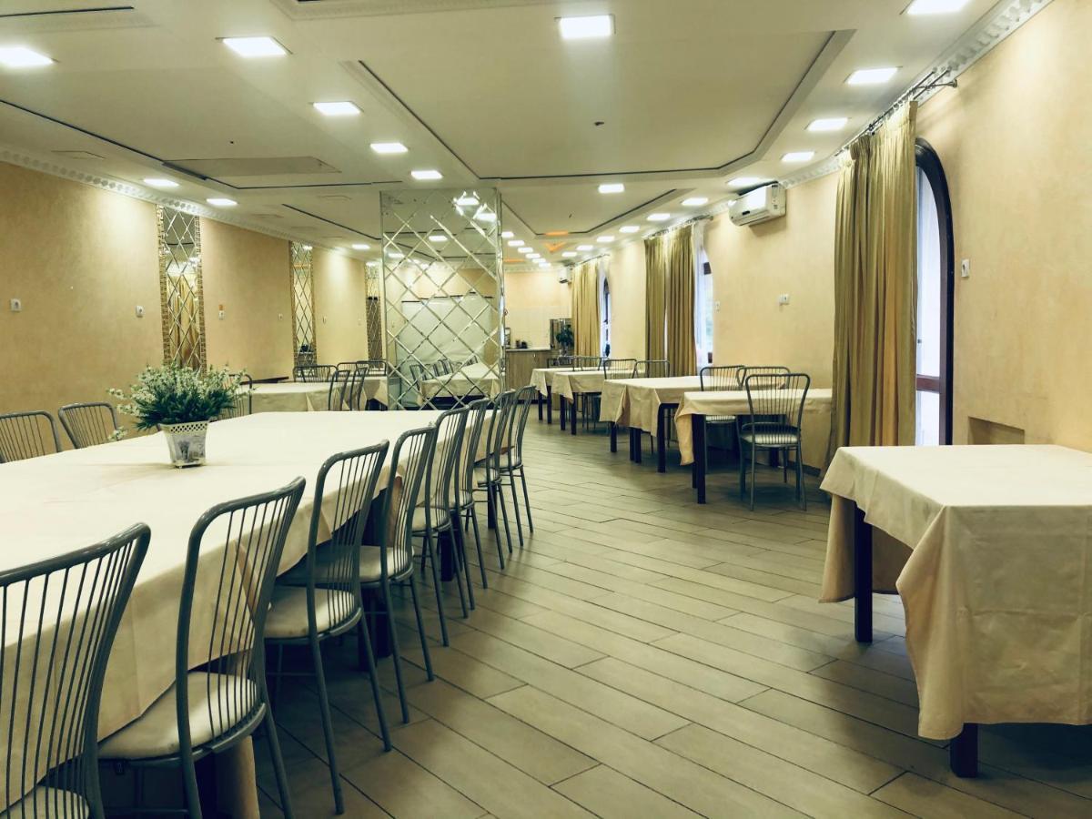Imperial Hotel Umany Kültér fotó